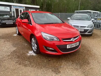 Second-hand Vauxhall Astra SRi 115 CP (84 kW) 2014 Roșu Hatchback