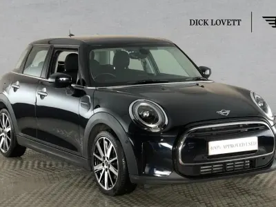 Używany Mini Cooper Classic 134 KM (98 kW) 2021 Czarny Hatchback