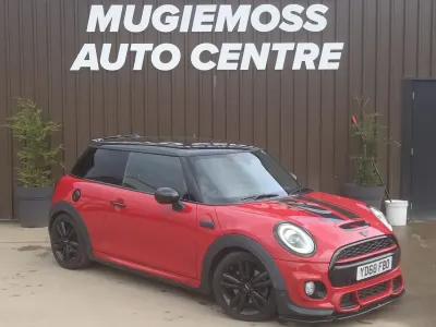 Begagnad Mini Cooper S Hatch 2018 Röd Halvkombi