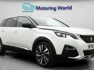 Usado Peugeot 5008 Premium 131 HP (96 kW) 2020 Branco SUV