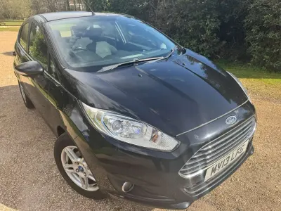 Usado Ford Fiesta Zetec 2013 Negro Utilitario