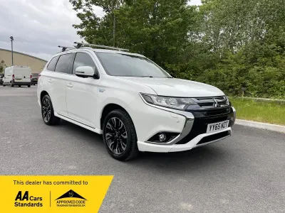 Begagnad Mitsubishi Outlander P-HEV 2015 Vit Kombi