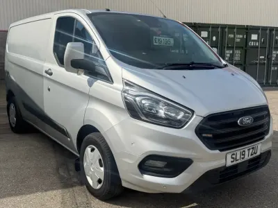 Usado Ford Transit Custom Trend 105 HP (77 kW) 2019 Prateado Van