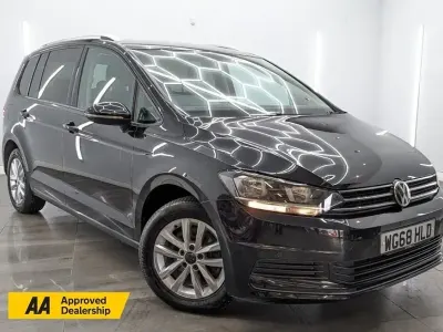 Begagnad VW Touran SE 115 HK (84 kW) 2018 Svart Minibuss