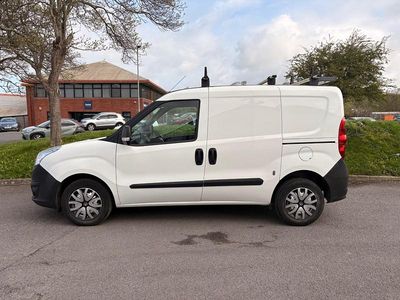 Second-hand Vauxhall Combo 105 CP (77 kW) 2018 Alb Monovolum