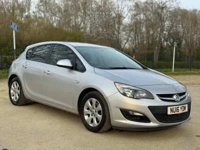 Second-hand Vauxhall Astra Design Edition 110 CP (80 kW) 2016 Argintiu Hatchback