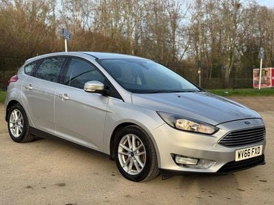 Used Ford Focus Zetec 120 HP (88 kW) 2016 Silver Hatchback