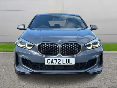 Usado BMW M135 Comfort Edition 302 CV (222 kW) 2022 Gris Utilitario