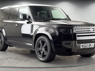 Usado Land Rover Defender HSE Dynamic 300 HP (220 kW) 2022 Preto SUV