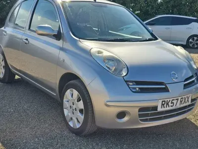 Begagnad Nissan Micra 2007 Silver Halvkombi