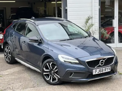 Used Volvo V40 Pro 152 HP (111 kW) 2018 Blue Hatchback