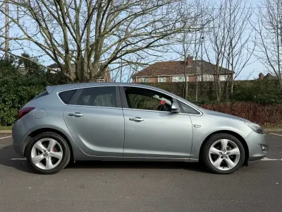 Używany Vauxhall Astra SRi 2012 Srebrny Hatchback