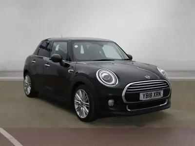 Usado Mini Cooper Hatch 136 CV (100 kW) 2018 Negro Utilitario