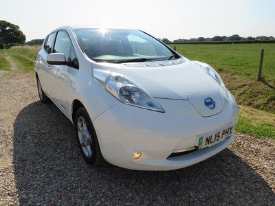 White Used 2015 Nissan Leaf Acenta Hatchback | £2,750 (Fair price)