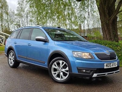 Używany Skoda Octavia Scout 4x4 150 KM (110 kW) 2015 Niebieski Hatchback
