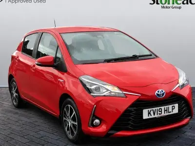 Used Toyota Yaris Hybrid 101 HP (74 kW) 2019 Red Hatchback