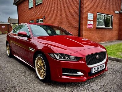 Begagnad Jaguar XE R-Sport 180 HK (132 kW) 2016 Röd Sedan