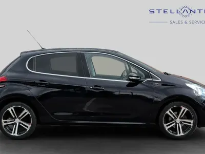 Used Peugeot 208 GT-line 108 HP (79 kW) 2017 Blue Hatchback