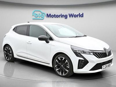 Used Renault Clio V Techno 145 HP (106 kW) 2024 White Hatchback