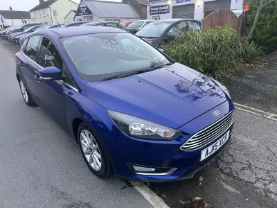 Used Ford Focus Zetec 125 HP (91 kW) 2015 Blue Hatchback