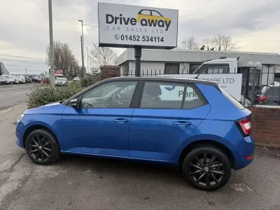 Używany Skoda Fabia Colour Edition 60 KM (44 kW) 2020 Niebieski Hatchback