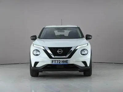 Używany Nissan Juke Acenta 114 KM (83 kW) 2023 Biały SUV