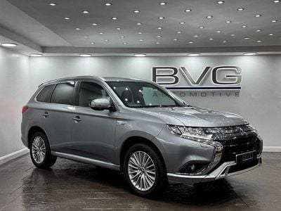Begagnad Mitsubishi Outlander P-HEV 2019 Grå Kombi