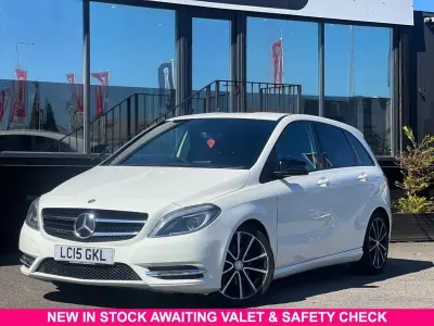 Usado Mercedes B180 109 HP (80 kW) 2014 Branco Monovolume