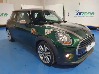 Begagnad Mini Cooper Hatch 2017 Grön Halvkombi