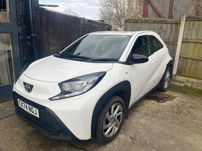 Used Toyota Aygo X PURE 72 HP (52 kW) 2024 White SUV