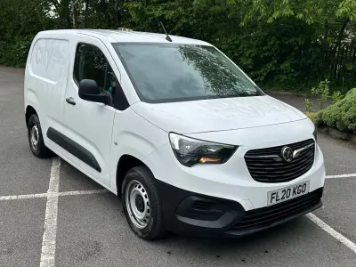 Second-hand Vauxhall Combo Edition 100 CP (73 kW) 2020 Alb Monovolum