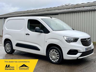 Used Vauxhall Combo Sportive 100 HP (73 kW) 2019 White MPV