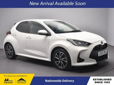 Usado Toyota Yaris Hybrid Design 2022 Blanco Utilitario