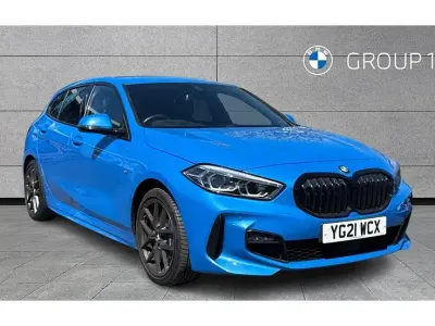 Begagnad BMW 120 M Sport 190 HK (139 kW) 2021 Blå Halvkombi