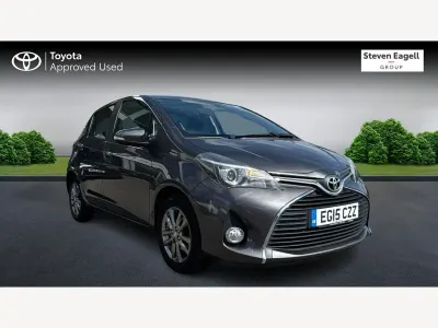 Used Toyota Yaris 99 HP (72 kW) 2015 Grey Hatchback