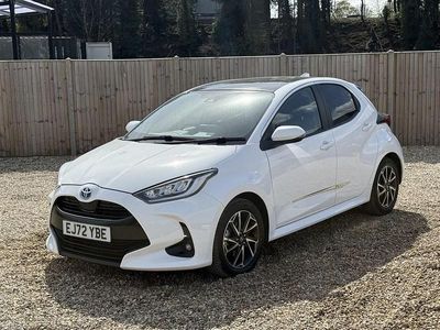 Used Toyota Yaris Hybrid Design 116 HP (85 kW) 2022 White Hatchback