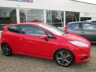 Używany Ford Fiesta ST 2015 Czerwony Hatchback
