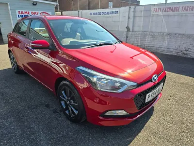 Used Hyundai i20 SE 100 HP (73 kW) 2015 Red Hatchback