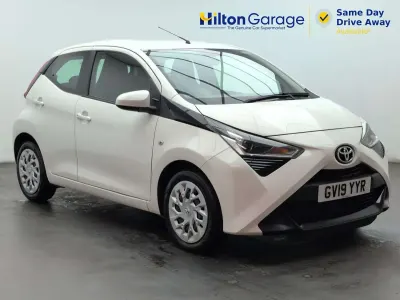 Used Toyota Aygo X-play 2019 White Hatchback