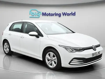 Używany VW Golf VIII S 130 KM (95 kW) 2023 Biały Hatchback