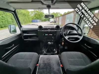 Used Land Rover Defender 122 HP (89 kW) 2012 Green Estate