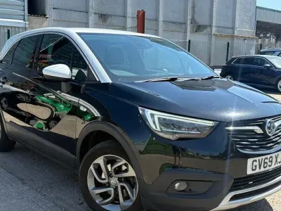 Usado Vauxhall Crossland X Business 120 HP (88 kW) 2020 Preto SUV
