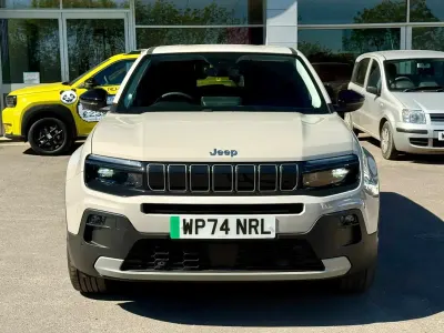 Begagnad Jeep Avenger EV Summit 113 kW (154 HK) 2025 Brun SUV
