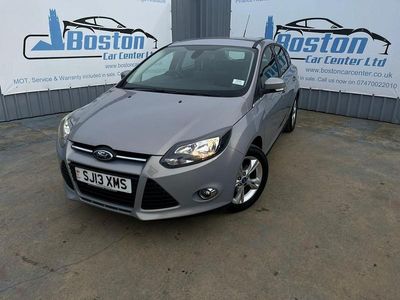 Begagnad Ford Focus Zetec 2013 Silver Halvkombi