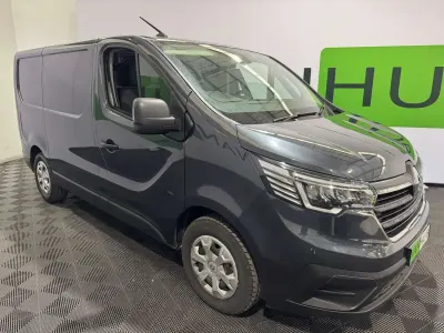 Begagnad Renault Trafic Business 2022 Grå Minibuss