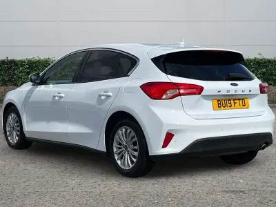 Begagnad Ford Focus Titanium 2019 Vit Halvkombi