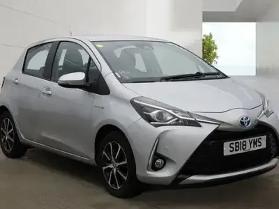Usado Toyota Yaris 100 HP (73 kW) 2018 Prateado Citadino
