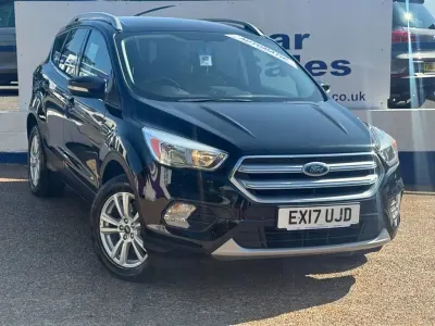 Käytetty Ford Kuga Zetec 150 HP (110 kW) 2017 Musta Katumaasturi
