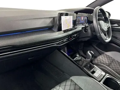 Second-hand VW Golf VIII R-line 150 CP (110 kW) 2022 Gri Hatchback
