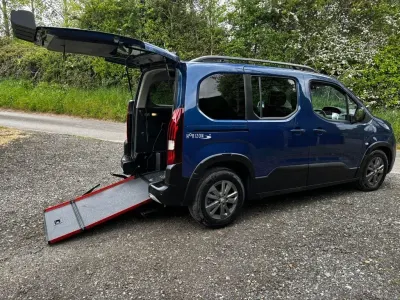 Gebraucht Peugeot Rifter Allure 131 PS (96 kW) 2023 Blau Van / Kleinbus
